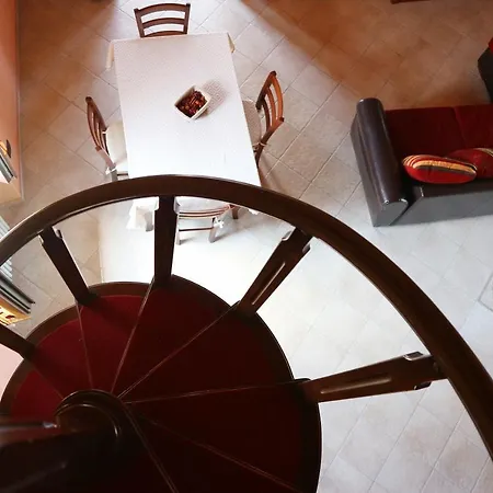 Apartment La *